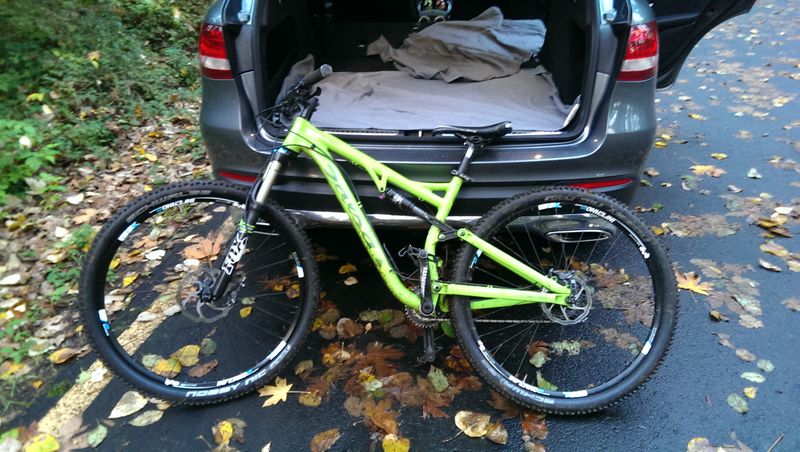 Illustration for article titled Bike crash aftermath pics, blood warning
